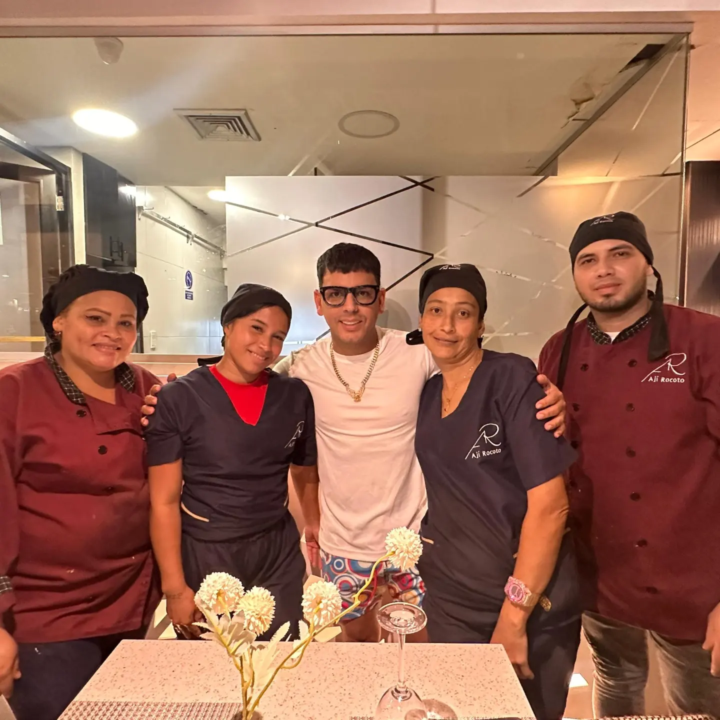 Tito El Bambino y Jorge Celedón tras su visita por Caracas no dejaron de visitar ¨El rinconcito peruano en Venezuela¨