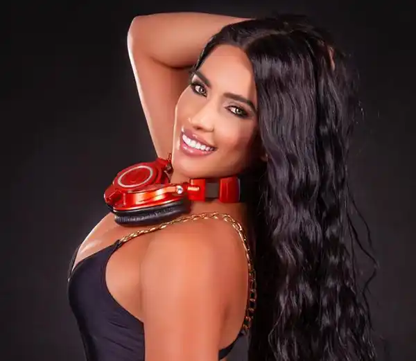Se viene una explosión salsera en Venezuela y el mundo con la DJ Nairoby Servita