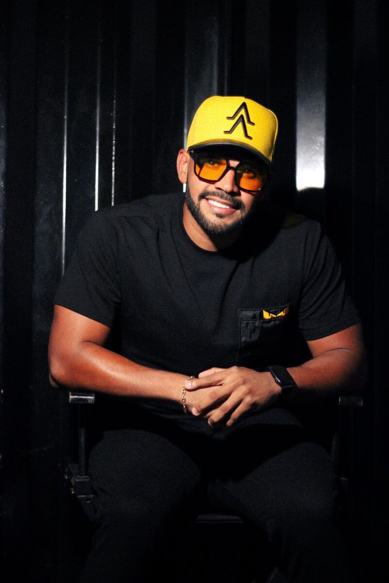 Carlos “El Salsero de La Guaira” el DJ que enamora con sus mezclas