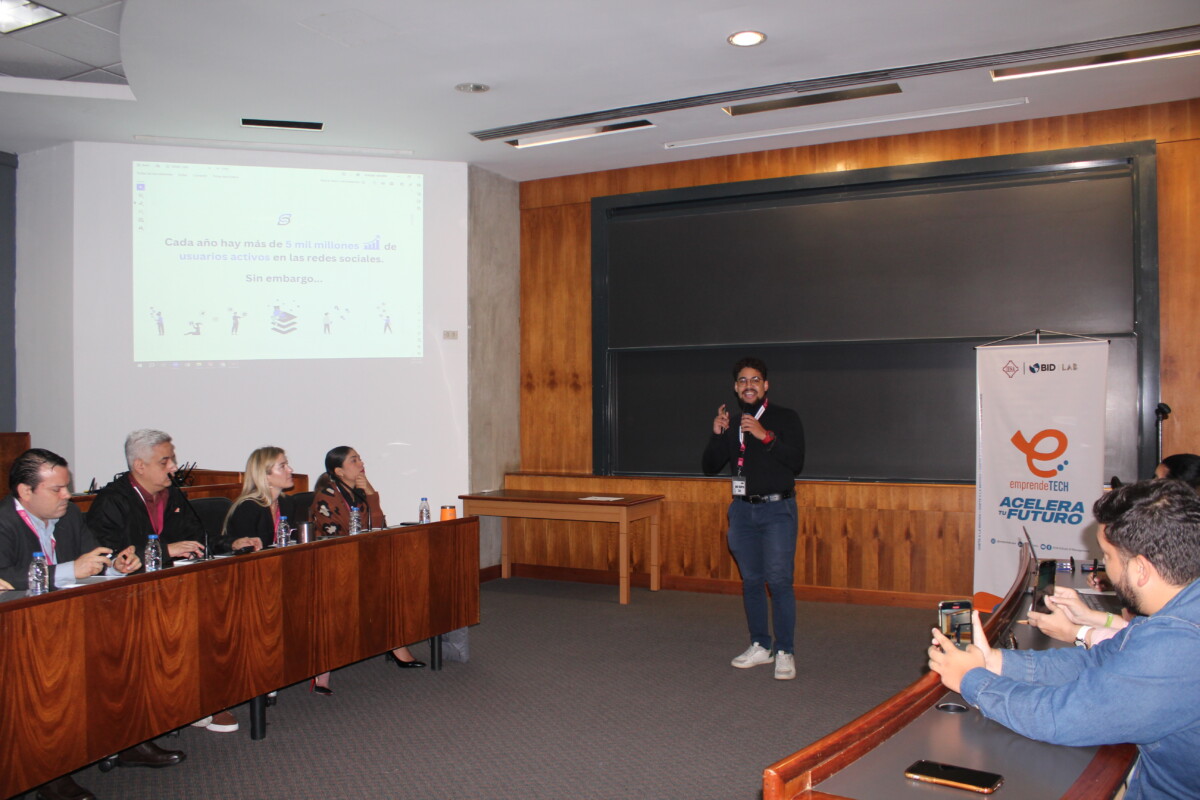 31 emprendimientos avanzan en  Demo Day de la tercera cohorte de EmprendeTECH