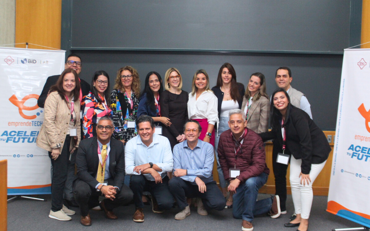 Despegan como cohetes doce nuevos emprendimientos en Demo Day de incubación de EmprendeTECH 
