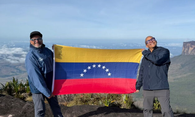Por primera vez un Podcast llega a las alturas del Monte Roraima: Vacílate Esto conquista la cima