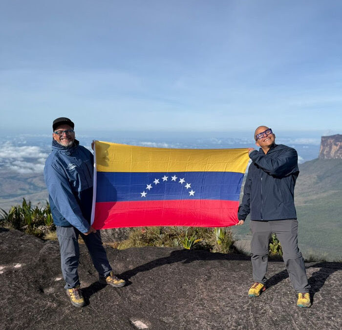 Por primera vez un Podcast llega a las alturas del Monte Roraima: Vacílate Esto conquista la cima