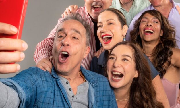 “Perfectos Desconocidos” devela la vida pública, privada y secreta de todos en el Teatro Trasnocho
